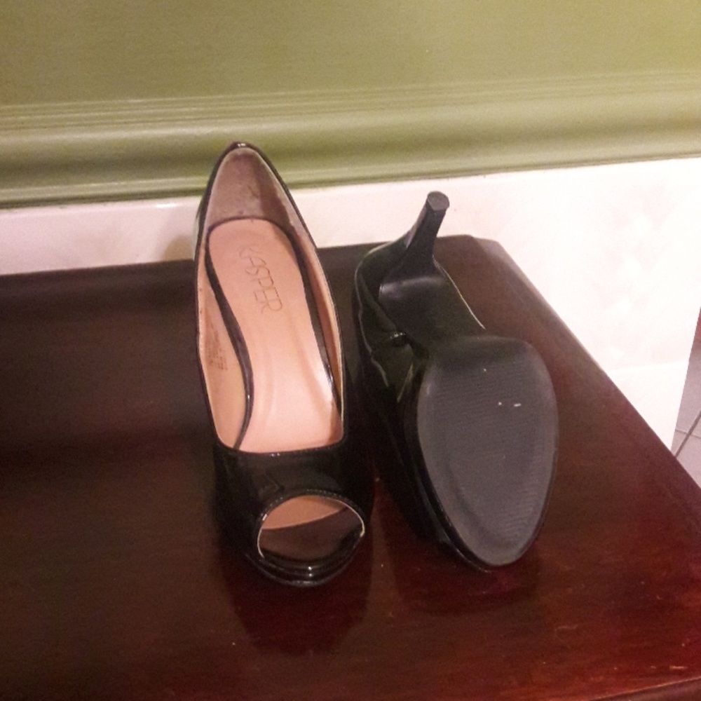 Shoes - Picture 2 of 4